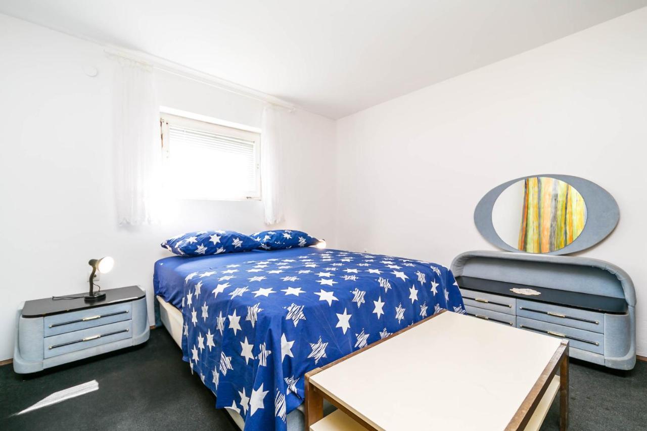 Guesthouse Ivkovic クルク エクステリア 写真